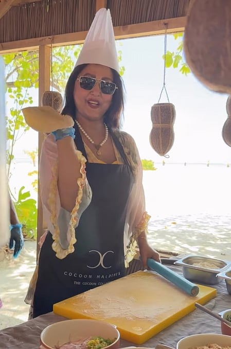 Hina Khan flaunts ‘gol rotis’ while on luxurious vacation in Maldives