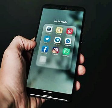 Australian govt investigating social media giants for non-compliance with under-16 ban