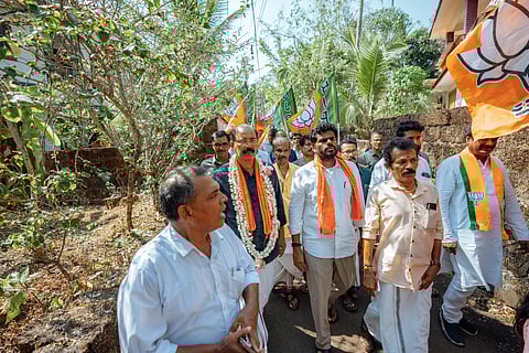 Tamil Nadu Assembly Elections 2026: Annamalai (centre) campaigning for BJP in Keralam, along with other party candidates. Campaigning in Narath ward of the Azhikode assembly constituency, Keralam, Annamalai is supporting NDA candidate KKVinod Kumar.  