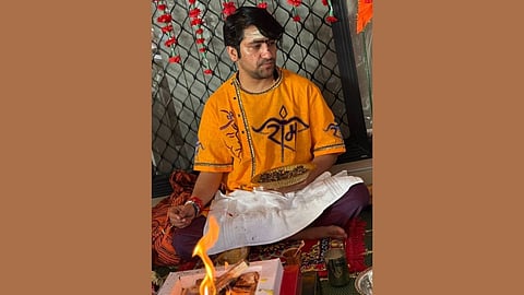 Pandit Dhirendra Shastri wearing saffron coloured robe, doing a hawan pooja