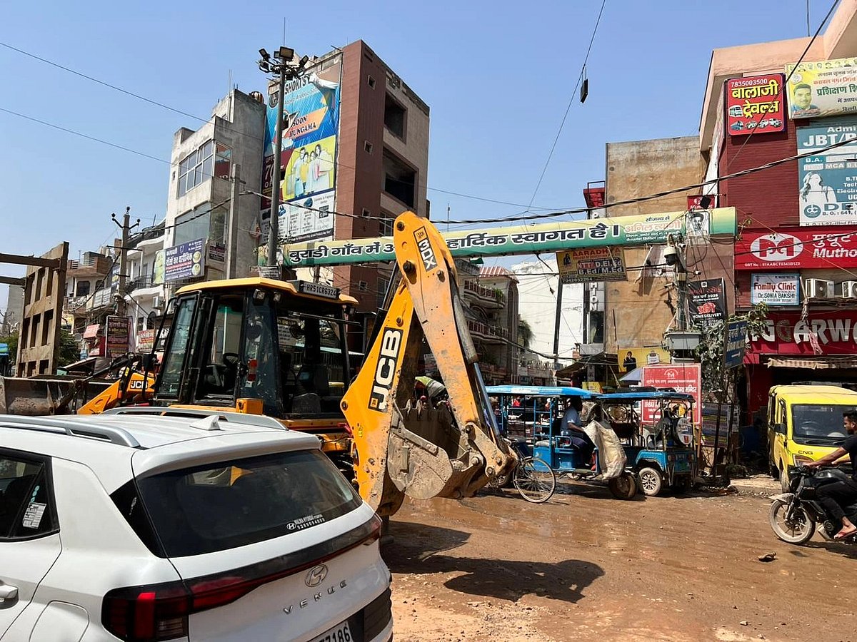 Governments Come and Go, But Burari's Fate Remains Same: Dust All Around, Long Pending Severe Work and Collapsed Administration, It's What US President Trump Would Call a HellHole