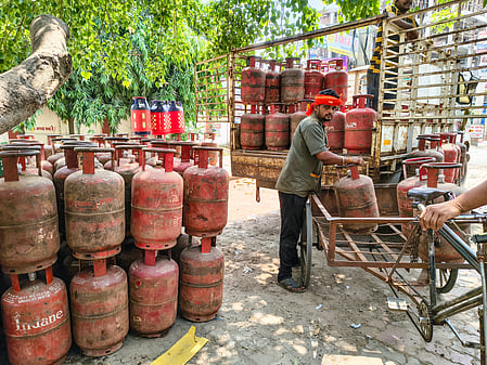 Online bookings of domestic LPG rise to 99 percent, supply stays normal