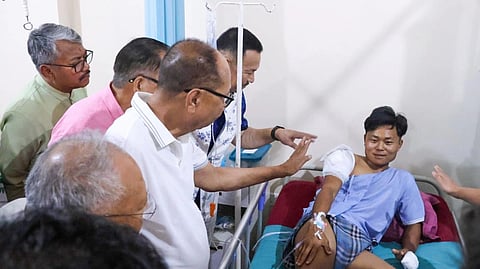 photo showcasing Manipur's chief minister and deputy chief minister visiting the injured at the hospital
