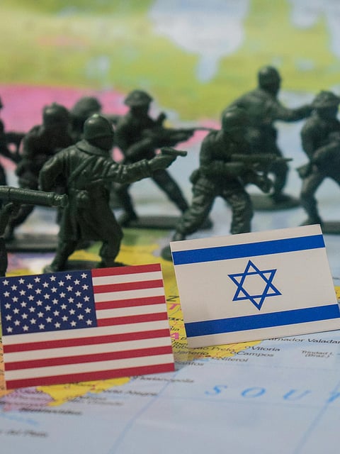  Israeli soldiers depicted on a map, accompanied by an American flag symbolizing support.
