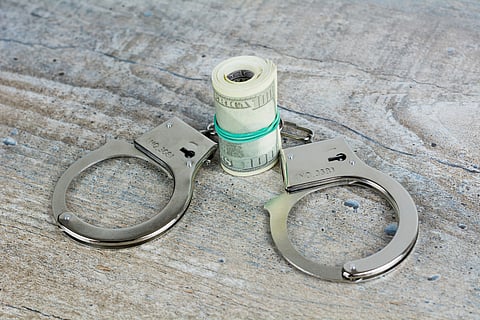 Illustration explaining the difference between release on recognizance and bail bonds in the criminal justice system