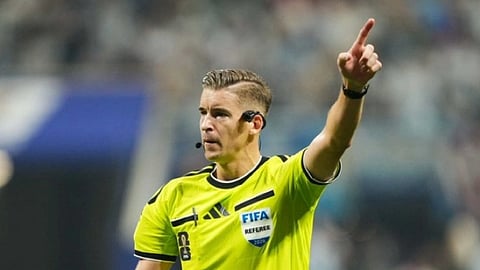 Referee Francois Letexier