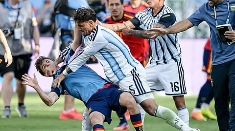 Paredes pushing Gavi around.