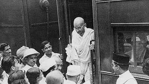 Was Mahatma Gandhi Racist and Antisemitic? Here’s What the Father of the Nation Said About Black Africans and Jews
