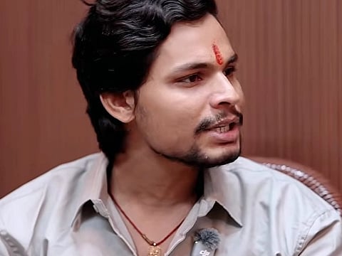 Image of Hindutva influencer Swatantra Bhardwaj who has been going viral, in which he openly boasted about assaulting the father of Cockroach Janta Party (CJP) protester's dfather