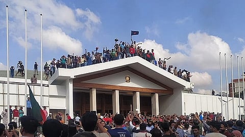 People cheering in front of the Old Sangsad Bhaban after Sheikh Hasina's resignation
