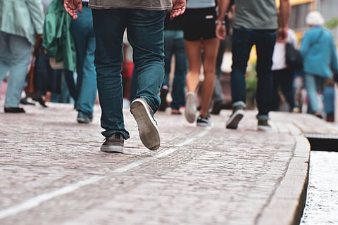 anticlockwise walking bias study pedestrians turn left