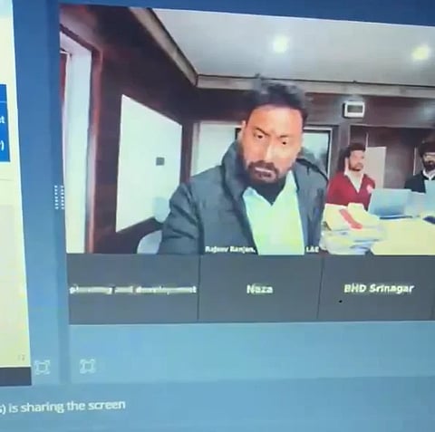 Image of senior IAS officer Rajeev Ranjan verbally abusing a female JKAS officer during an online meeting
