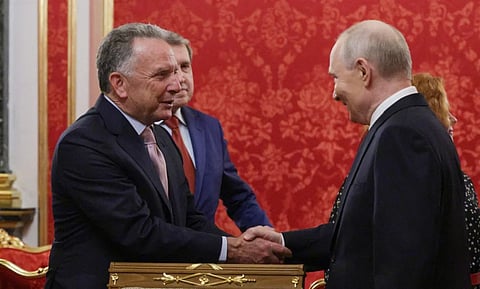 Image of Russian President Vladimir Putin shaking hands with with US President’s Special Envoy Steve Witkoff
