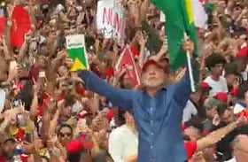 People celebrating victory of Lula