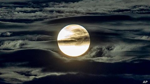 Earth Lost 10%-60% of its Atmosphere to Moon: Study