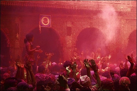 Colour Holi Snaps with Next-Gen iPhone, iOS Apps