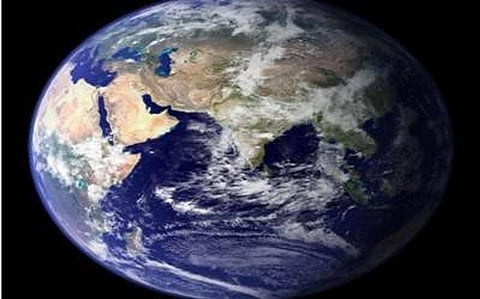 Karan Johar shows his obsession about Anushka and Virat’s wedding photographs