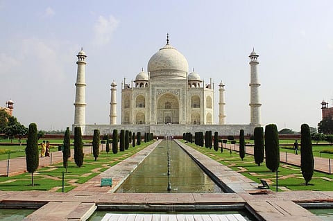 Thirsty six-feet-long snake leads to panic among tourists at Taj Mahal