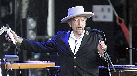 Music Icon Bob Dylan’s once-secret 6,000-piece archive Open in Oklahoma