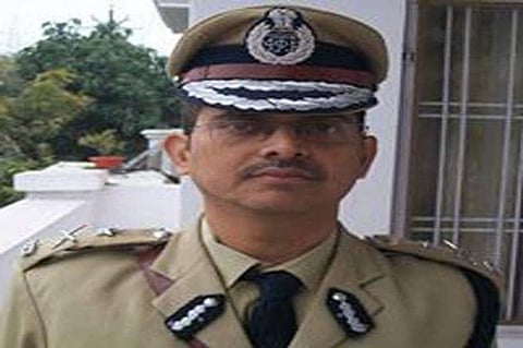 Senior IPS officer Amitabh Thakur suspended by UP government after tussle with Mulayam