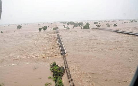 Heavy rainfall kills 81 in Gujarat; creates flood-like situation