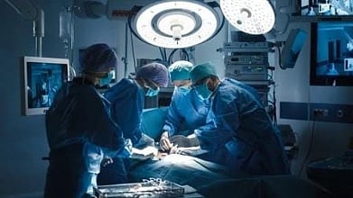 एआईएनयू हैदराबाद: व्यक्ति के गुर्दे से निकली&nbsp;154&nbsp;पथरी&nbsp;(IANS)