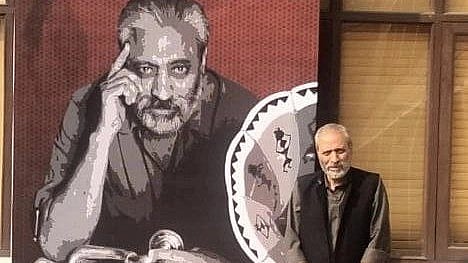 Sparrow man के नाम से विख्यात राकेश खत्री जी ने गौरैया के पूरे परिवार को एक नया जीवन दान दिया है [X]