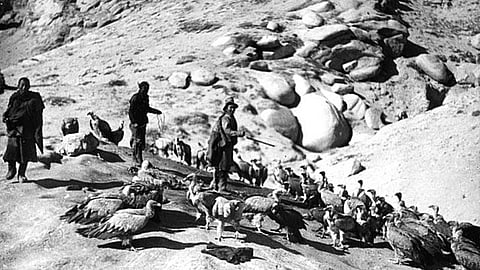 एक ऐसा अंतिम संस्कार जिसमें आत्मा को भेजा जाता है सीधा स्वर्ग। [Wikimedia Commons]