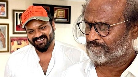 इस तस्वीर में मिराय और रजनीकांत मुस्कुराते हुए नजर आ रहे हैं।
