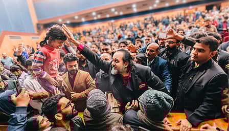 शिक्षक दिवस पर दार्शनिक और लेखक आचार्य प्रशांत ने देश के शिक्षकों को नमन किया और उन्हें समाज के भविष्य का सच्चा संरक्षक बताया