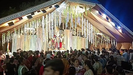 गुजरात के अमरेली जिले के सावरकुंडला में गणेश महोत्सव की अनूठी रौनक देखने को मिली