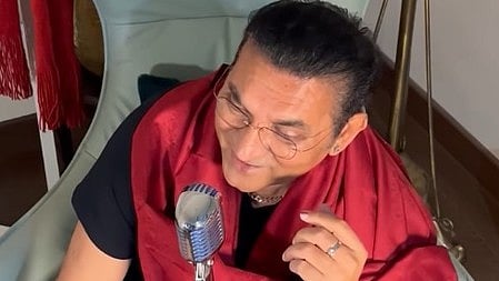 'चला जाऊं कहीं छोड़ कर'... अभिजीत भट्टाचार्य ने गाया सदाबहार गाना, लोगों को दिलाई पुराने दौर की याद