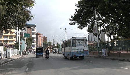 नेपाल : चप्पे-चप्पे पर पुलिस तैनात, हर गतिविधि पर पैनी नजर, दुकानें बंद, सड़कें वीरान 