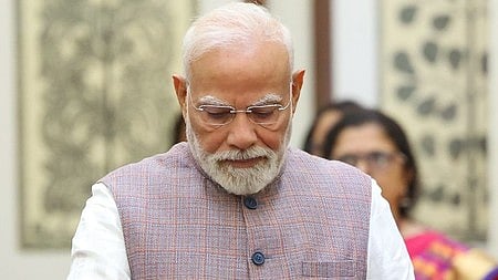 उपराष्ट्रपति चुनाव : पीएम मोदी ने डाला पहला वोट, एनडीए ने किया जीत का दावा