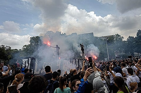 फ्रांस में सरकार के खिलाफ सड़कों परआंदोलन 