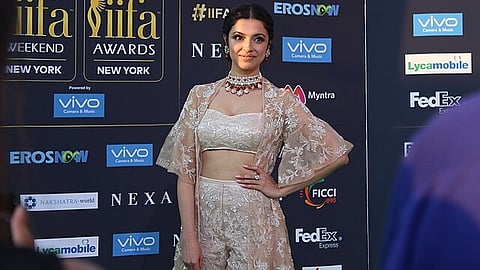 दिव्या खोसला कुमार आइफा अवार्ड्स के रेड कारपेट पर 