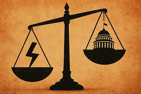 कहा गया कि भारत का लोकतंत्र पहले जितना मज़बूत था, उतना अब नहीं रह गया है। 