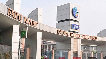 एक बड़ी सी बिल्डिंग की तस्वीर है 