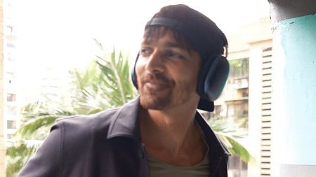 अभिनेता हर्षवर्धन का क्लोज उप तस्वीर है 