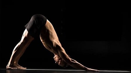 एक पुरुष होगा करते दिख रहा है 