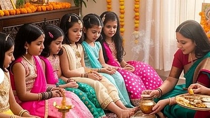 कन्या पूजन  का विधि करते हुए एक महिला जिसके सामने बहुत सारी छोटी बच्चियाँ बैठी है