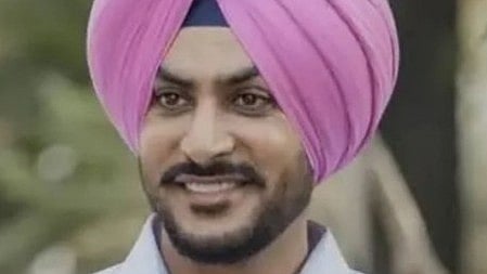 पंजाबी संगीत जगत के लिए दुखद खबर है। मशहूर गायक राजवीर जवंदा का निधन हो गया है। 