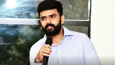 आईएएस नागार्जुन बी गौड़ा स्पीच देते हुए