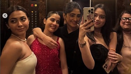 जन्नत जुबैर ने सोशल मीडिया पर साझा की दोस्तों संग तस्वीरें 