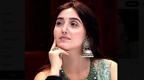 Ashnoor Kaur baithi hui