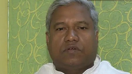 संतोष कुमार सुमन चुनावी रैली में बोलते हुए|