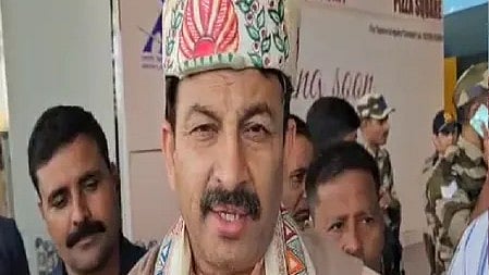 मनोज तिवारी बिहार विधानसभा चुनाव के दौरान मीडिया से बातचीत करते हुए।