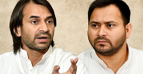 इस तस्वीर में तेज प्रताप यादव और तेजस्वी यादव दिखाई दे रहे हैं।