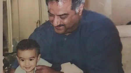 बोनी कपूर अपनी बेटी के साथ पुरानी फोटो में नज़र आये
जन्मदिन के मौके पर|