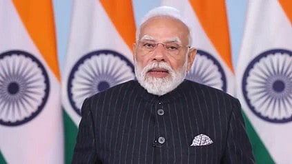 पीएम मोदी सार्वजनिक कार्यक्रम में बोलते हुए नजर आ रहे हैं|